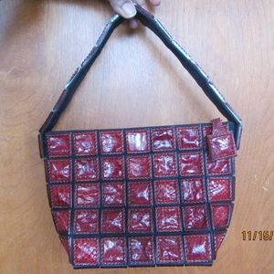 1960'S LUMURED RED SNAKESKIN AND ACRYLIC HANDBAG